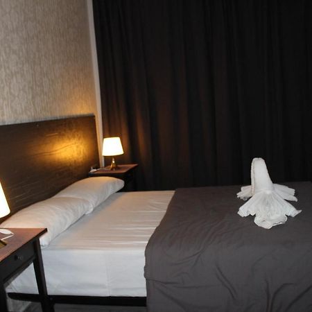 Bcn Condal Hostal บาร์เซโลนา ภายนอก รูปภาพ