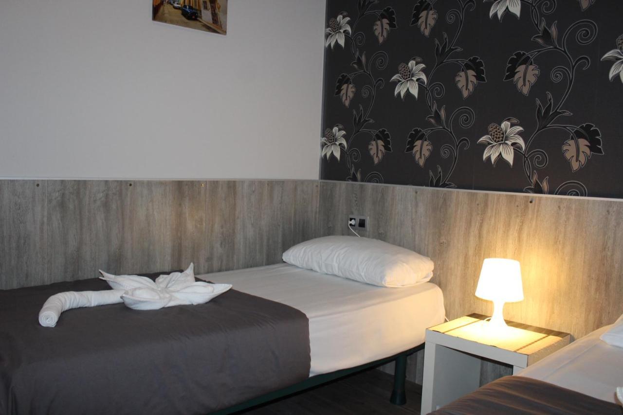 Bcn Condal Hostal บาร์เซโลนา ภายนอก รูปภาพ