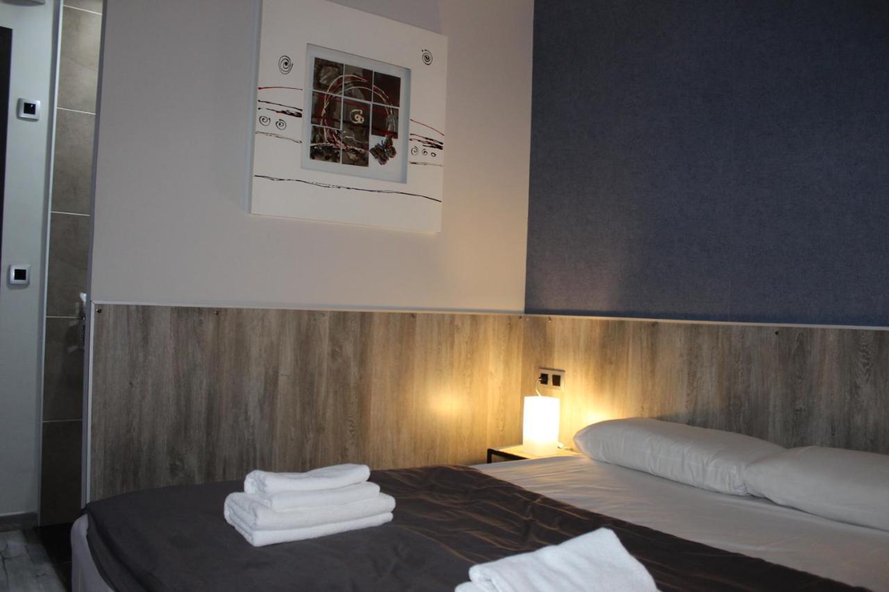 Bcn Condal Hostal บาร์เซโลนา ภายนอก รูปภาพ