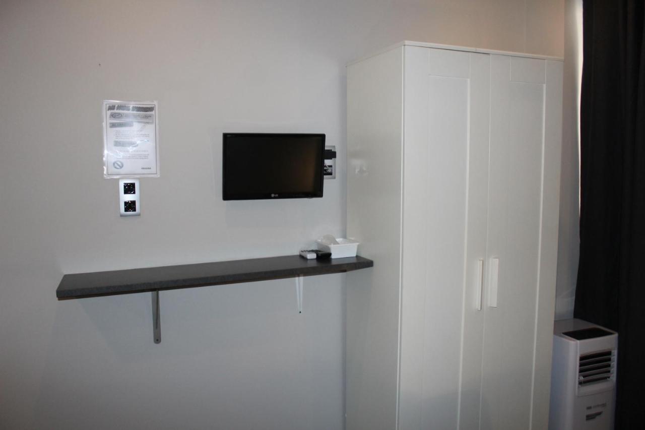 Bcn Condal Hostal บาร์เซโลนา ภายนอก รูปภาพ