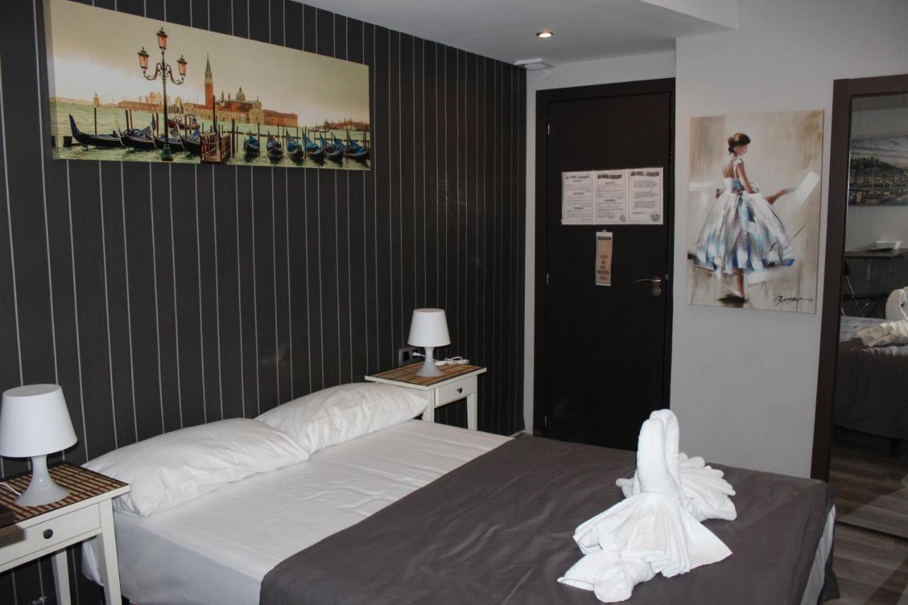 Bcn Condal Hostal บาร์เซโลนา ภายนอก รูปภาพ
