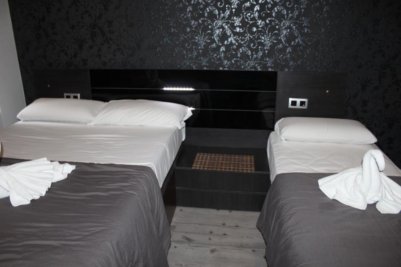 Bcn Condal Hostal บาร์เซโลนา ภายนอก รูปภาพ