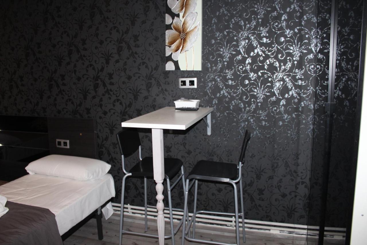 Bcn Condal Hostal บาร์เซโลนา ภายนอก รูปภาพ