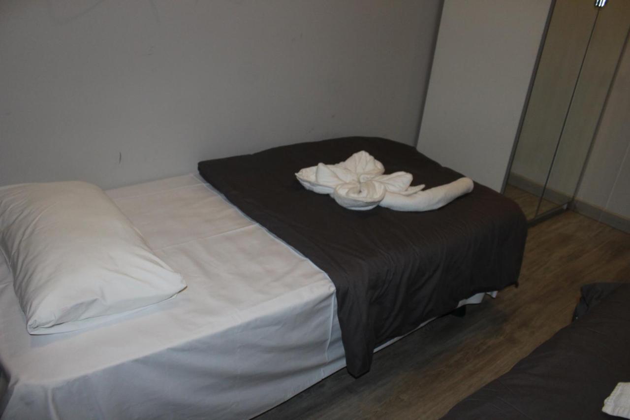 Bcn Condal Hostal บาร์เซโลนา ภายนอก รูปภาพ