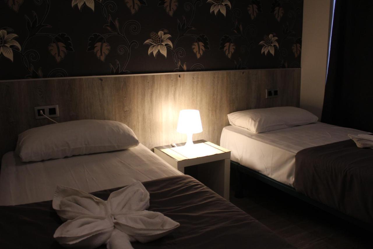 Bcn Condal Hostal บาร์เซโลนา ภายนอก รูปภาพ