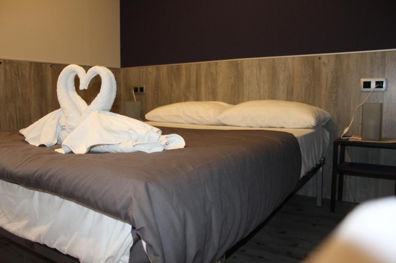 Bcn Condal Hostal บาร์เซโลนา ภายนอก รูปภาพ