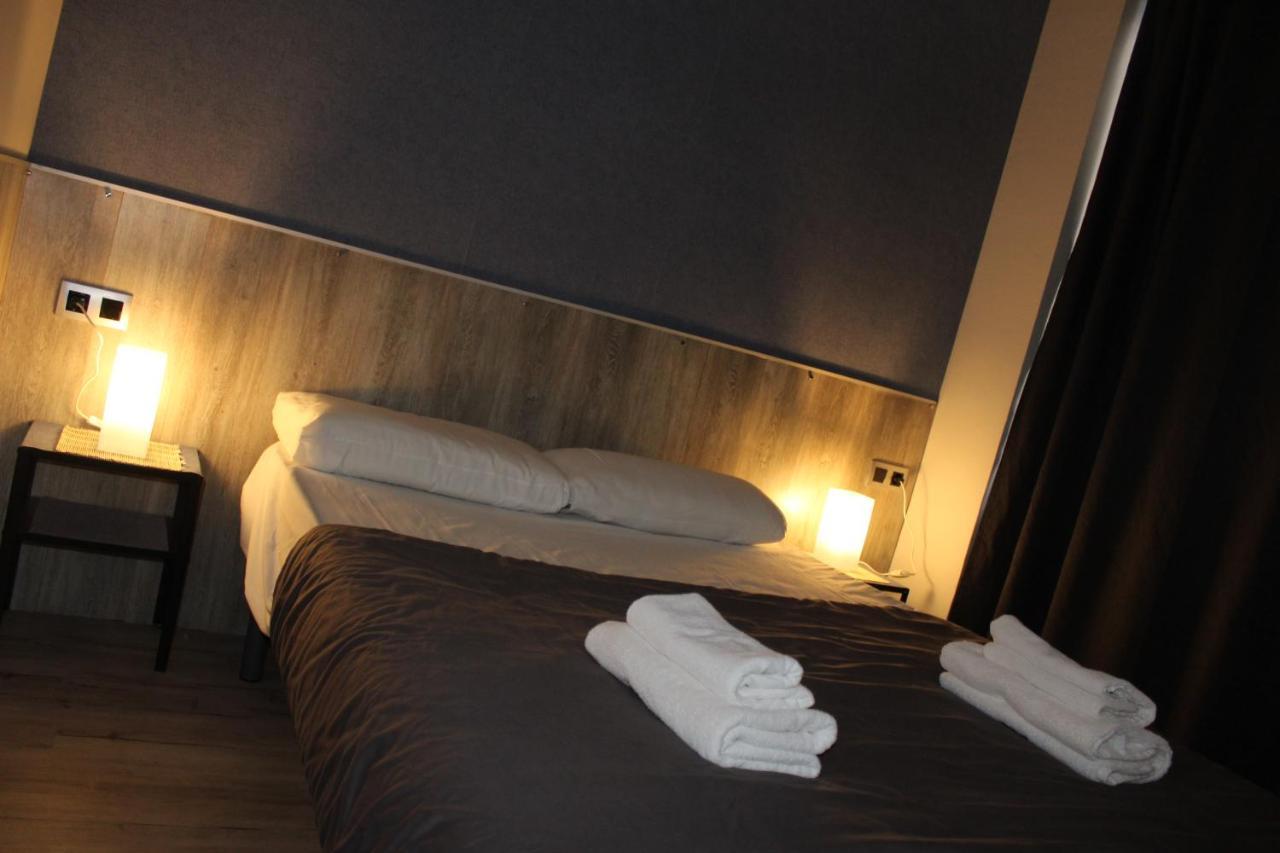 Bcn Condal Hostal บาร์เซโลนา ภายนอก รูปภาพ