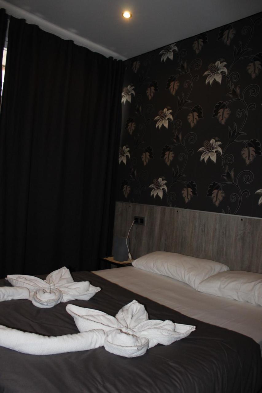 Bcn Condal Hostal บาร์เซโลนา ภายนอก รูปภาพ