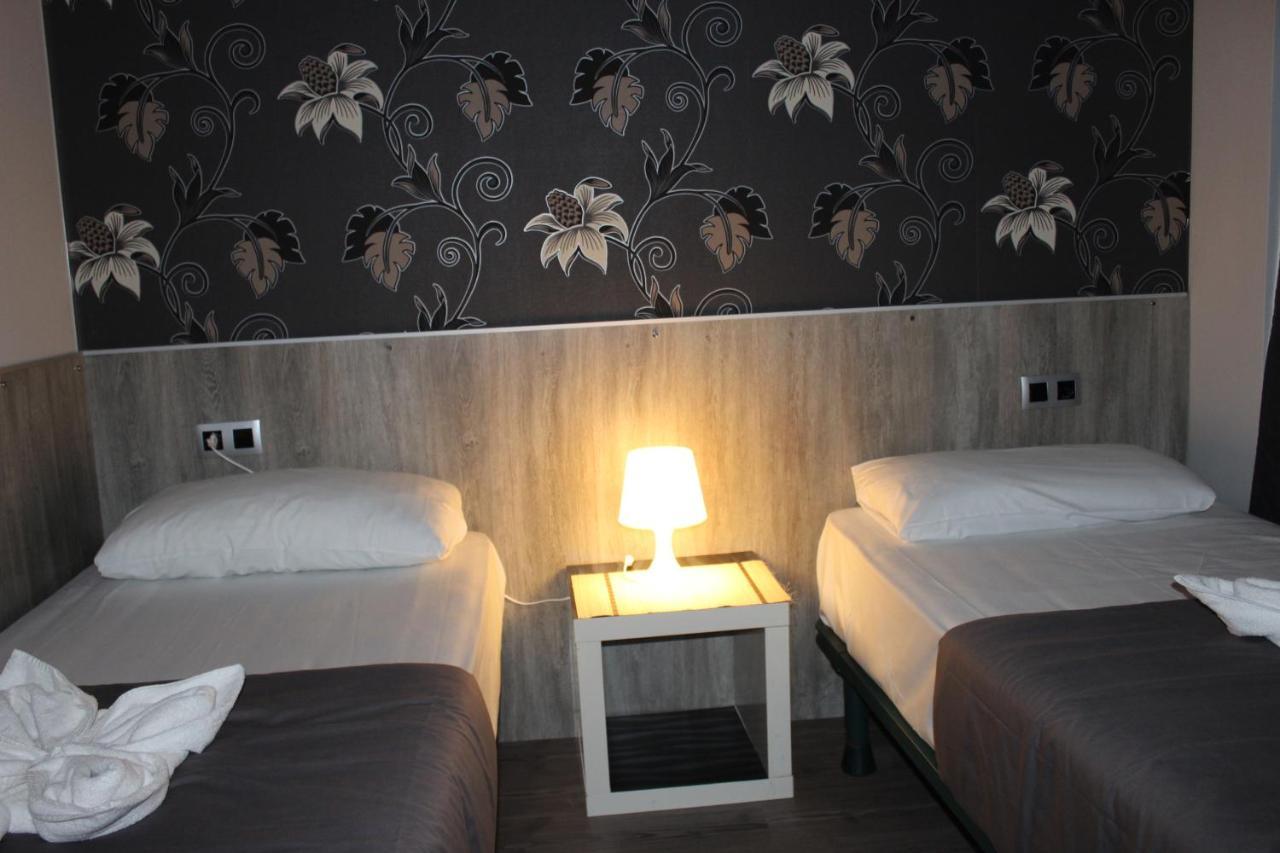 Bcn Condal Hostal บาร์เซโลนา ภายนอก รูปภาพ