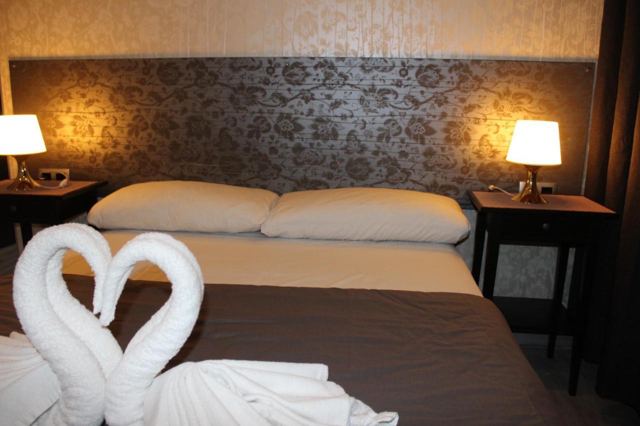 Bcn Condal Hostal บาร์เซโลนา ภายนอก รูปภาพ