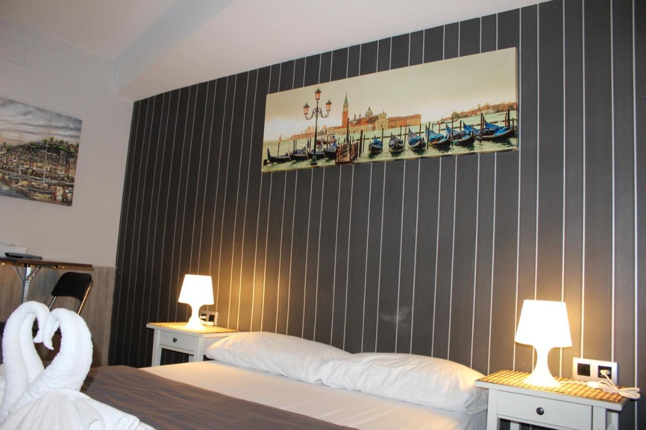 Bcn Condal Hostal บาร์เซโลนา ภายนอก รูปภาพ