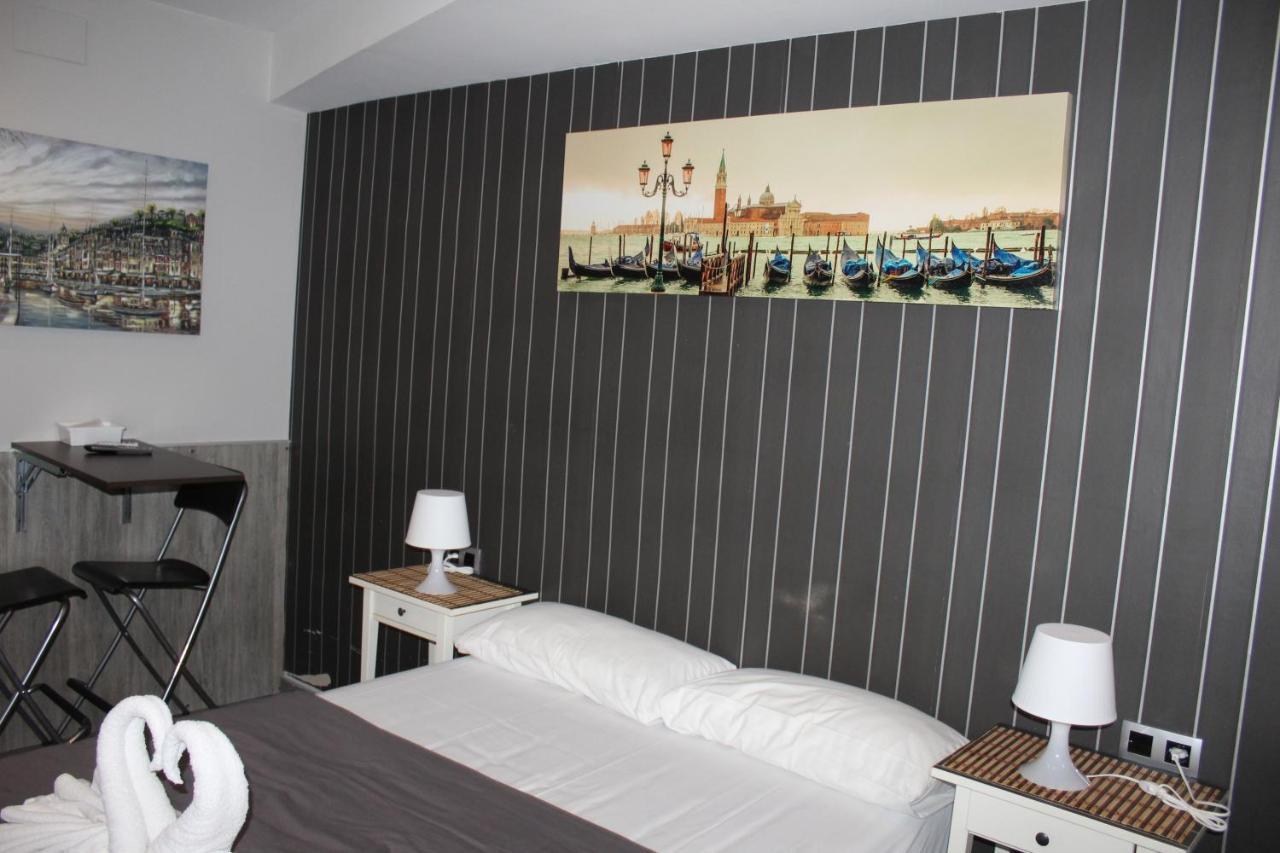 Bcn Condal Hostal บาร์เซโลนา ภายนอก รูปภาพ
