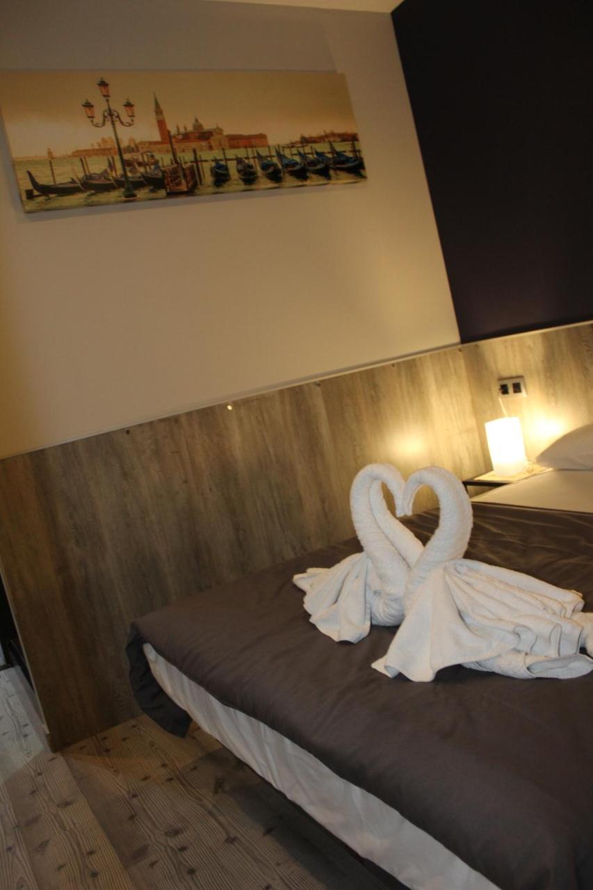 Bcn Condal Hostal บาร์เซโลนา ภายนอก รูปภาพ