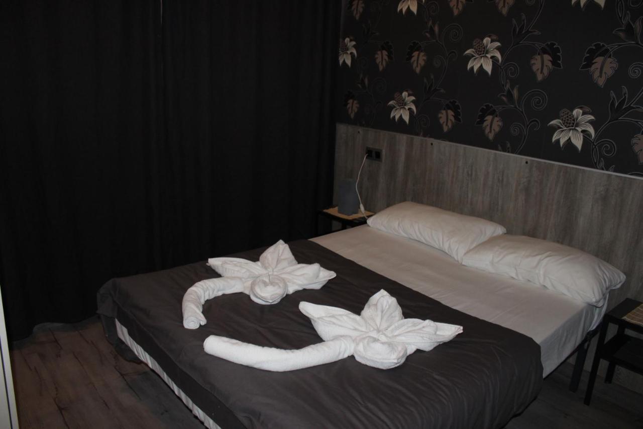 Bcn Condal Hostal บาร์เซโลนา ภายนอก รูปภาพ