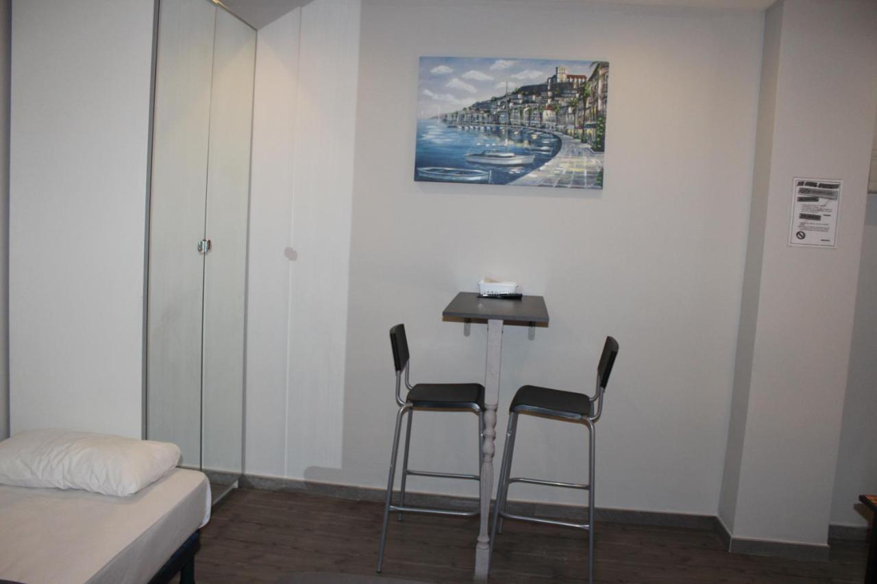 Bcn Condal Hostal บาร์เซโลนา ภายนอก รูปภาพ