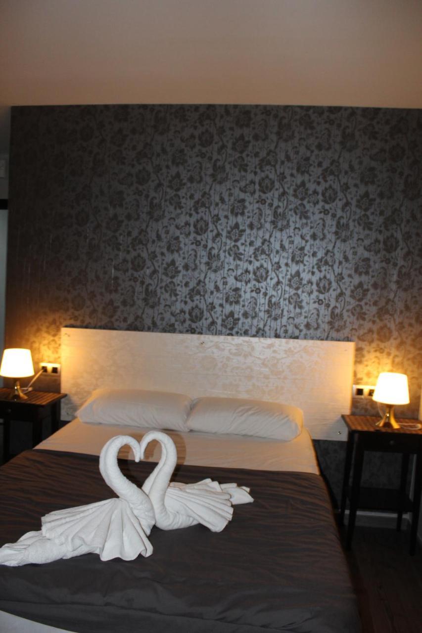 Bcn Condal Hostal บาร์เซโลนา ภายนอก รูปภาพ