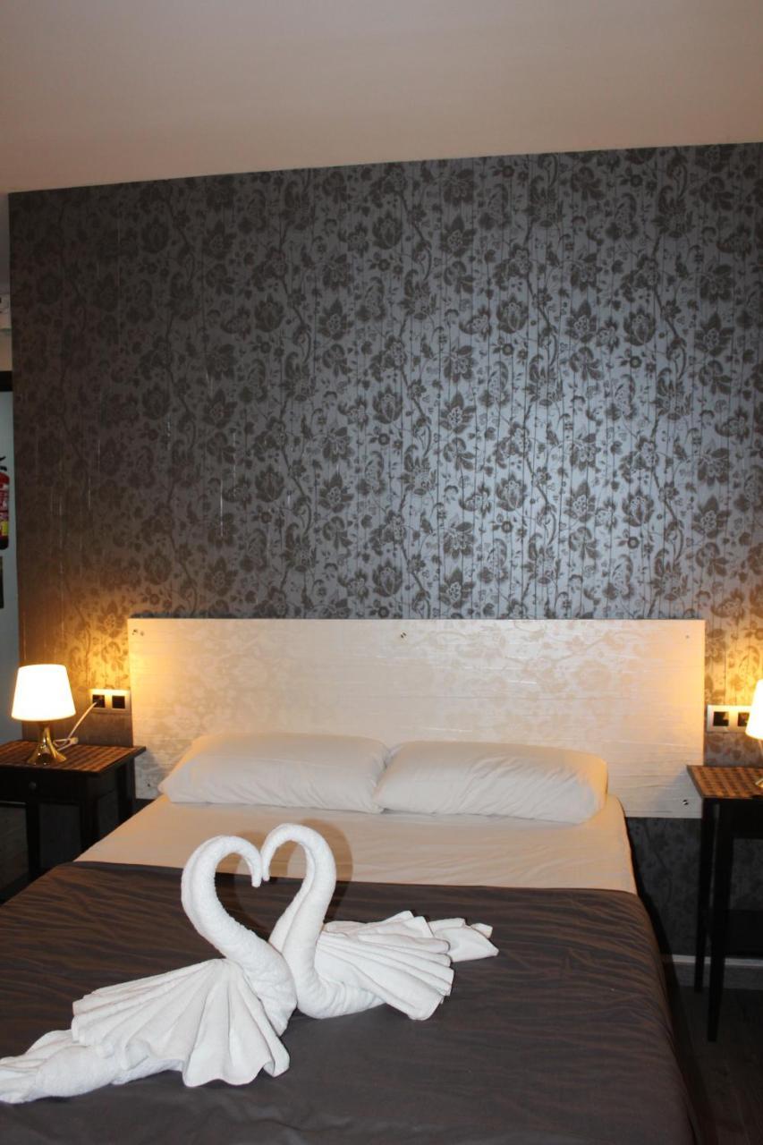 Bcn Condal Hostal บาร์เซโลนา ภายนอก รูปภาพ