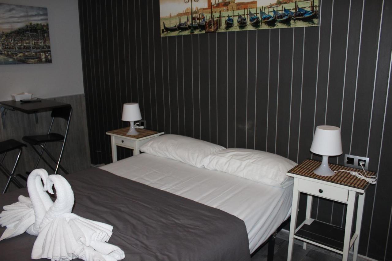 Bcn Condal Hostal บาร์เซโลนา ภายนอก รูปภาพ