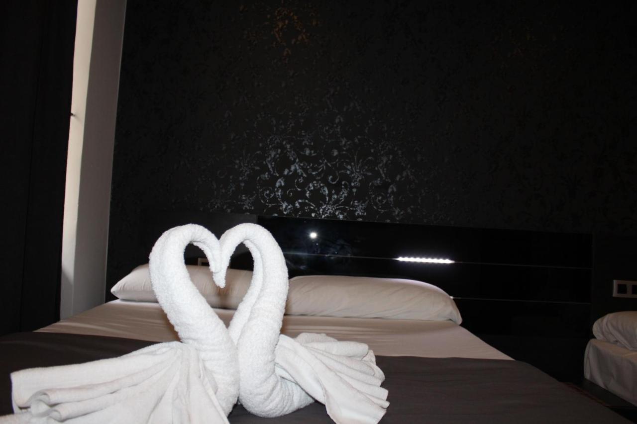 Bcn Condal Hostal บาร์เซโลนา ภายนอก รูปภาพ