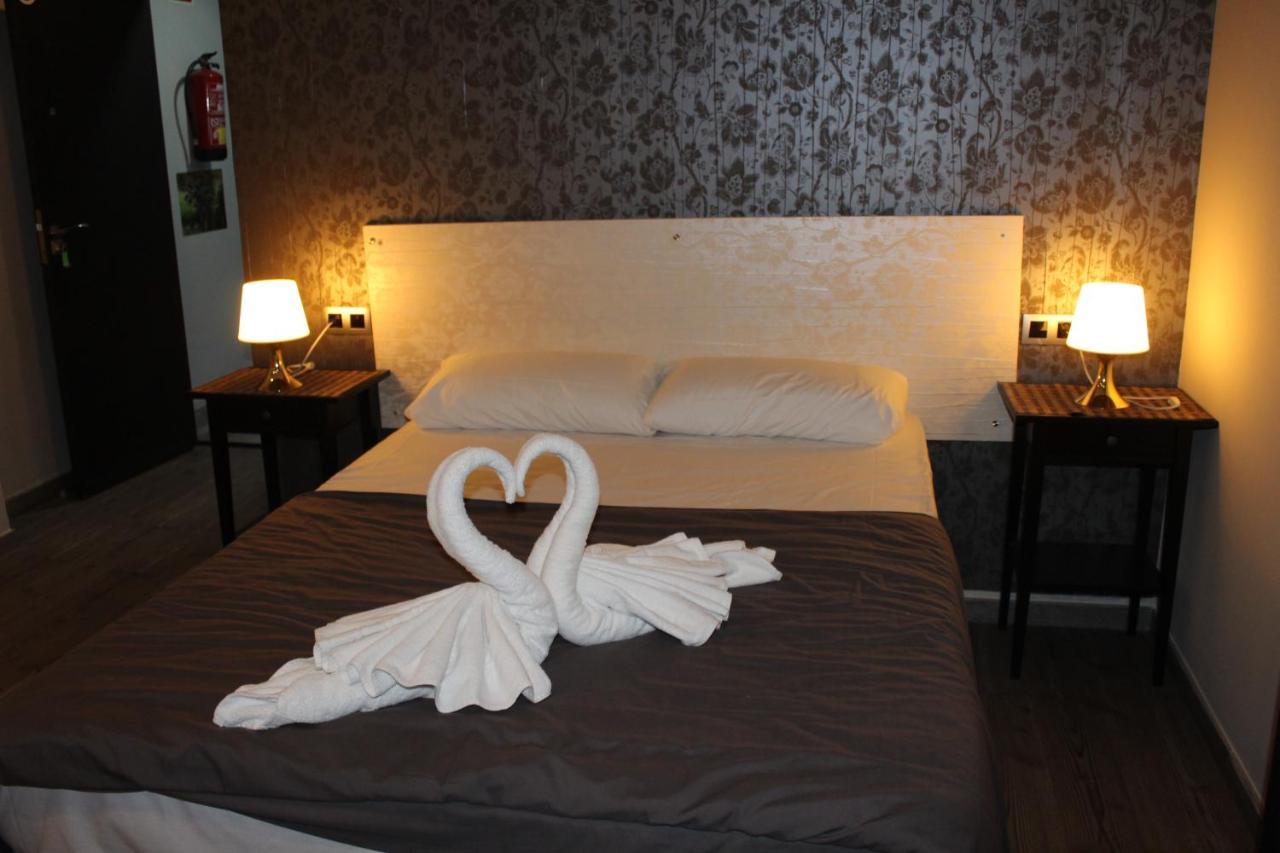 Bcn Condal Hostal บาร์เซโลนา ภายนอก รูปภาพ