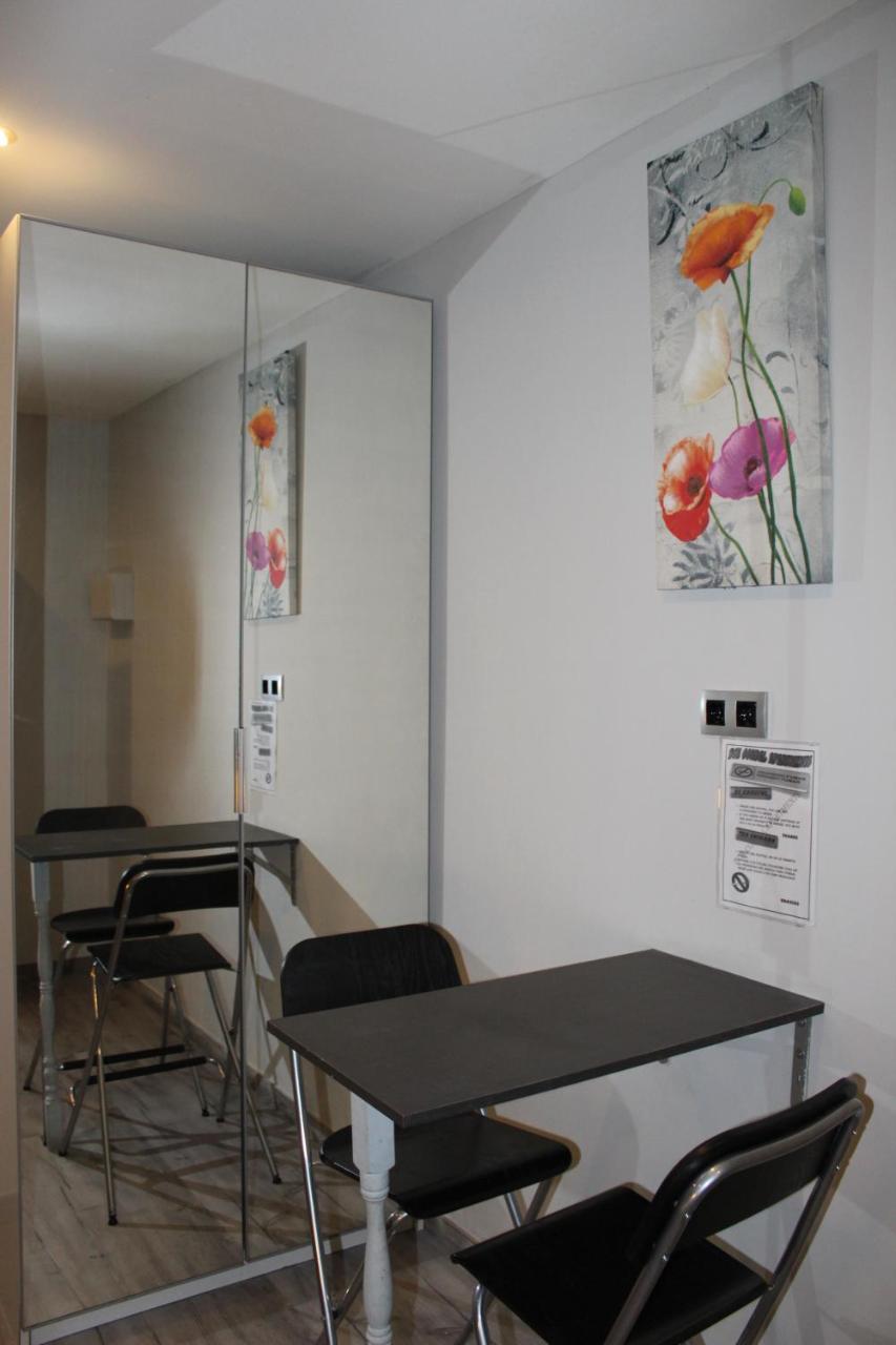 Bcn Condal Hostal บาร์เซโลนา ภายนอก รูปภาพ