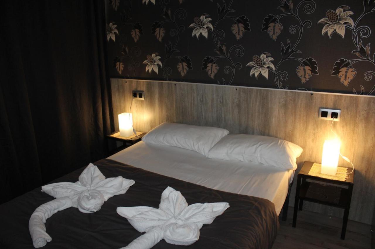 Bcn Condal Hostal บาร์เซโลนา ภายนอก รูปภาพ