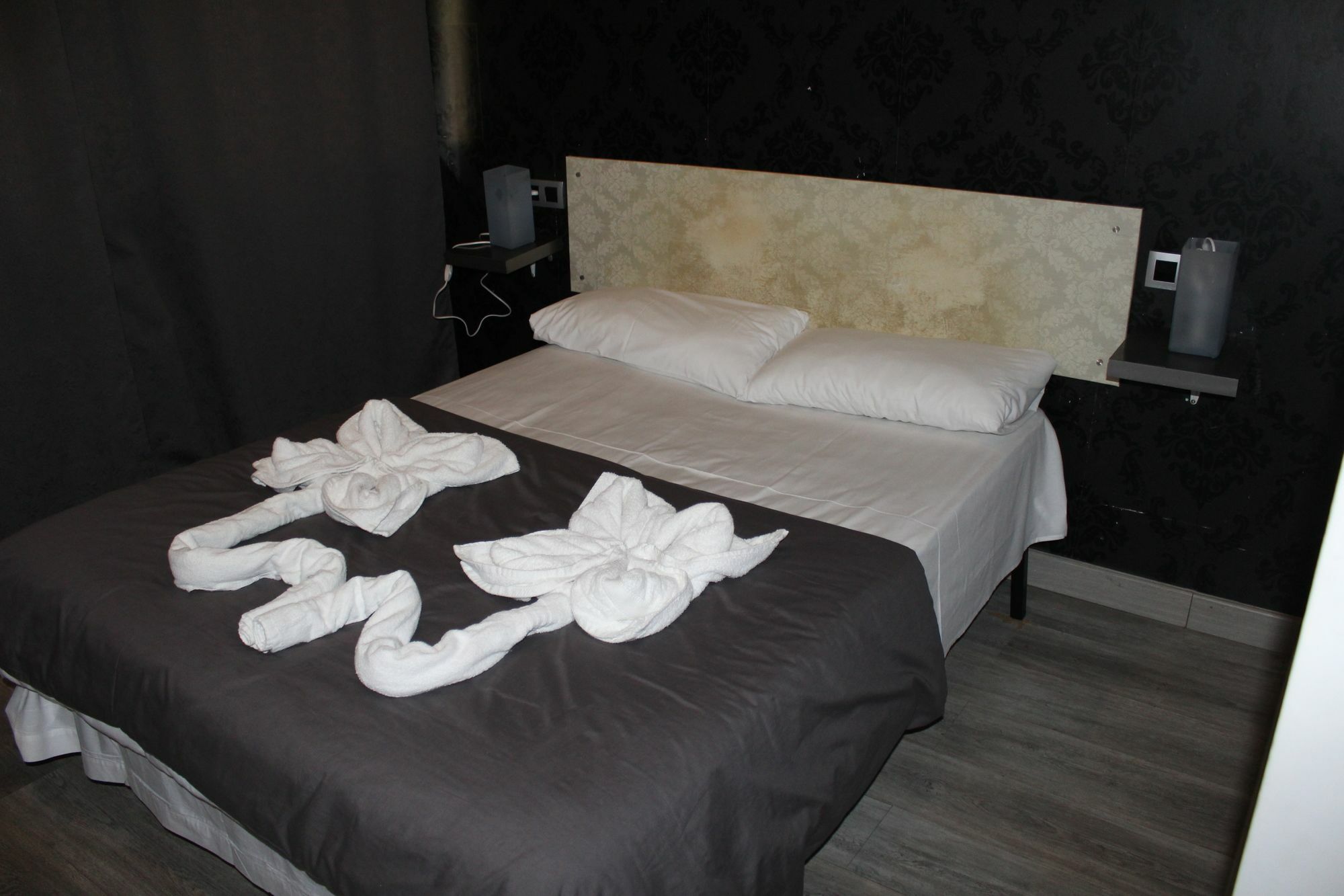 Bcn Condal Hostal บาร์เซโลนา ภายนอก รูปภาพ