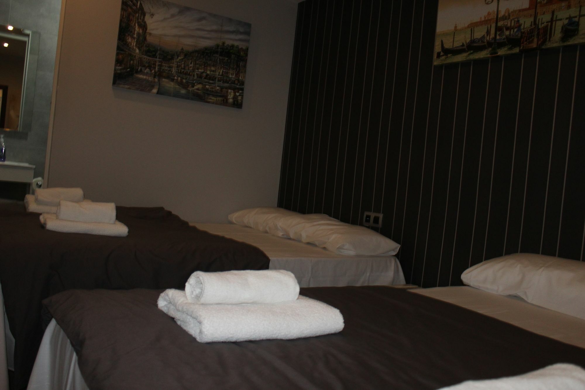 Bcn Condal Hostal บาร์เซโลนา ภายนอก รูปภาพ