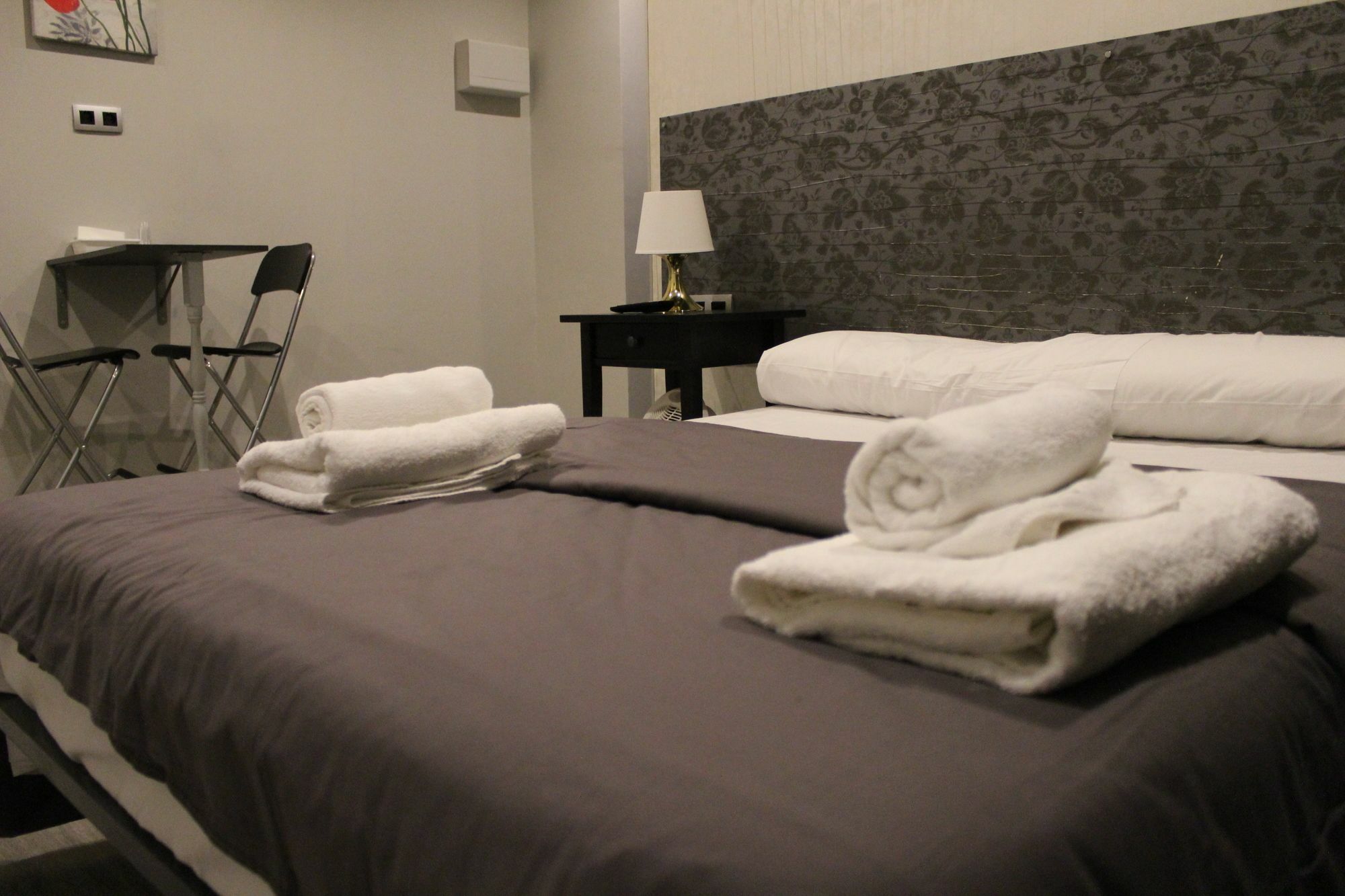 Bcn Condal Hostal บาร์เซโลนา ภายนอก รูปภาพ
